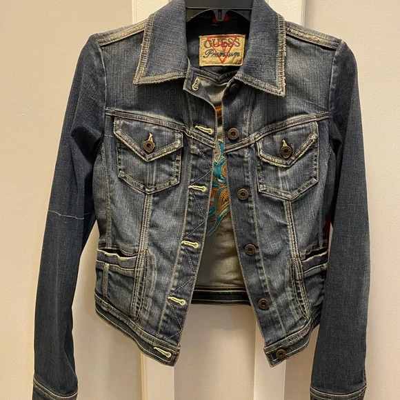 NWT Guess Premium Vintage Wash Embroidered & Stud Embellished Denim Jacket - Picture 4 of 12